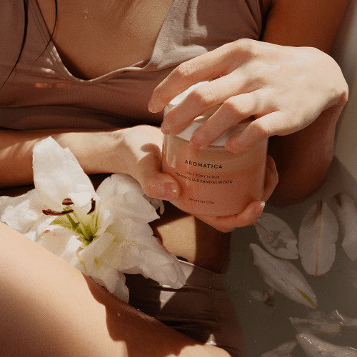 AROMATICA Magnolia & Sandalwood Salt Body Scrub 250g Available on Seoulbazaar, your online store for trendy korean products.