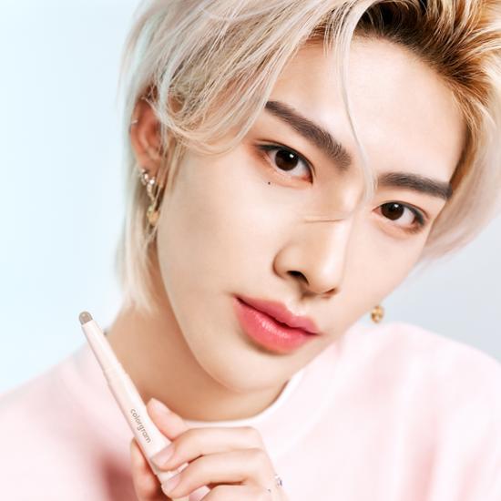 COLORGRAM Re-forming Contour Stick Available on Seoulbazaar, your online store for trendy korean products.