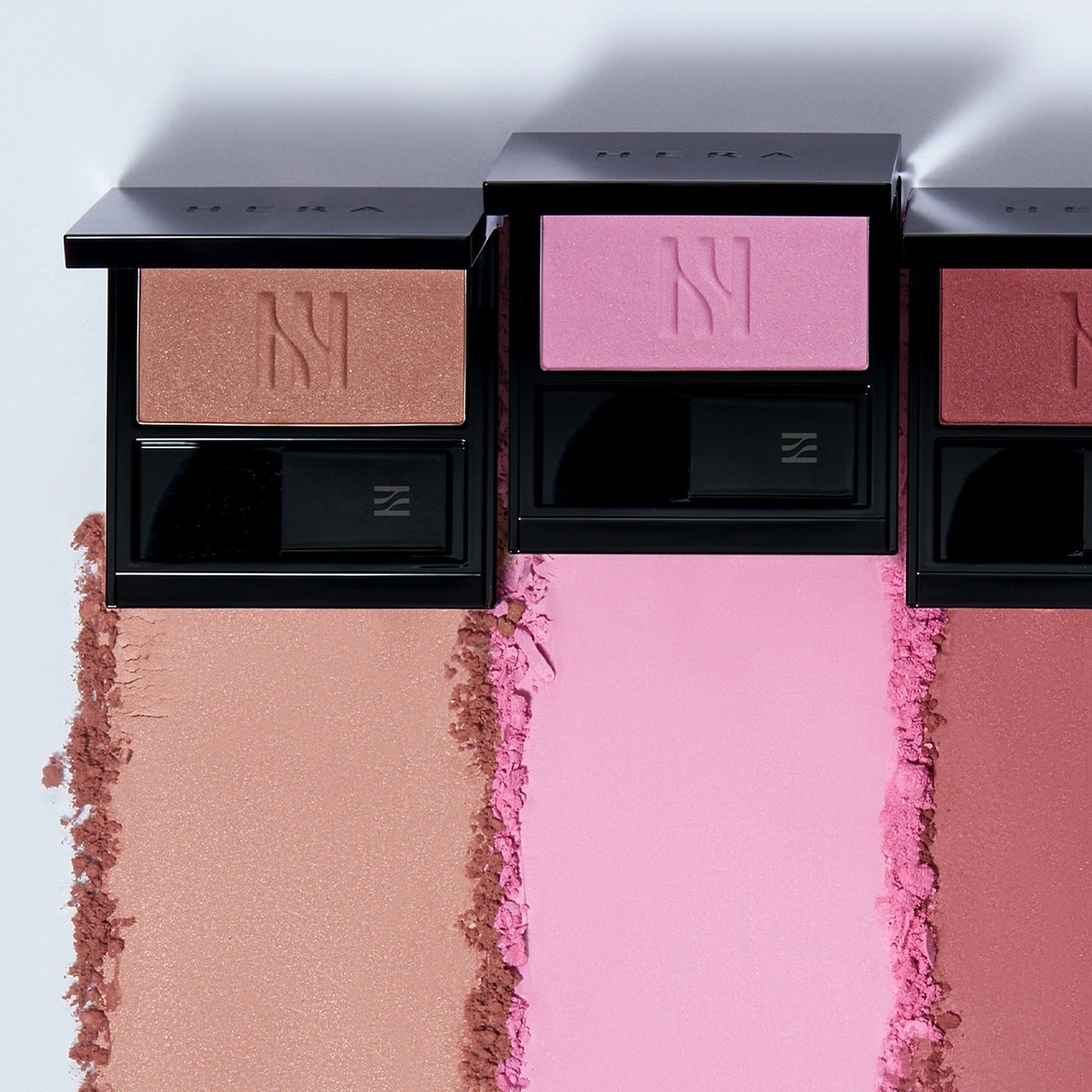 HERA Hera Blush 5.5g in a variety of shades, showcasing vibrant color options for a radiant finish.