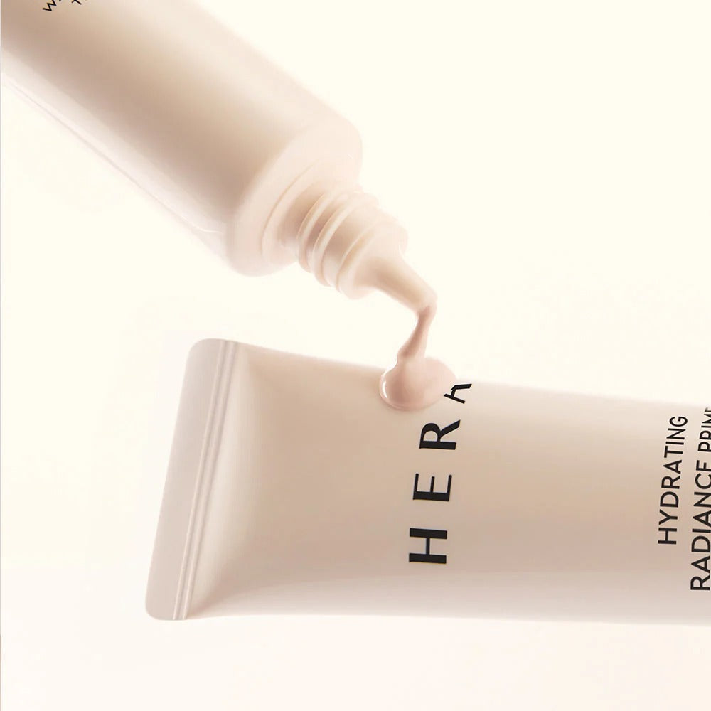 HERA Hydrating Radiant Primer SPF30 PA++ 35ml being dispensed from tube