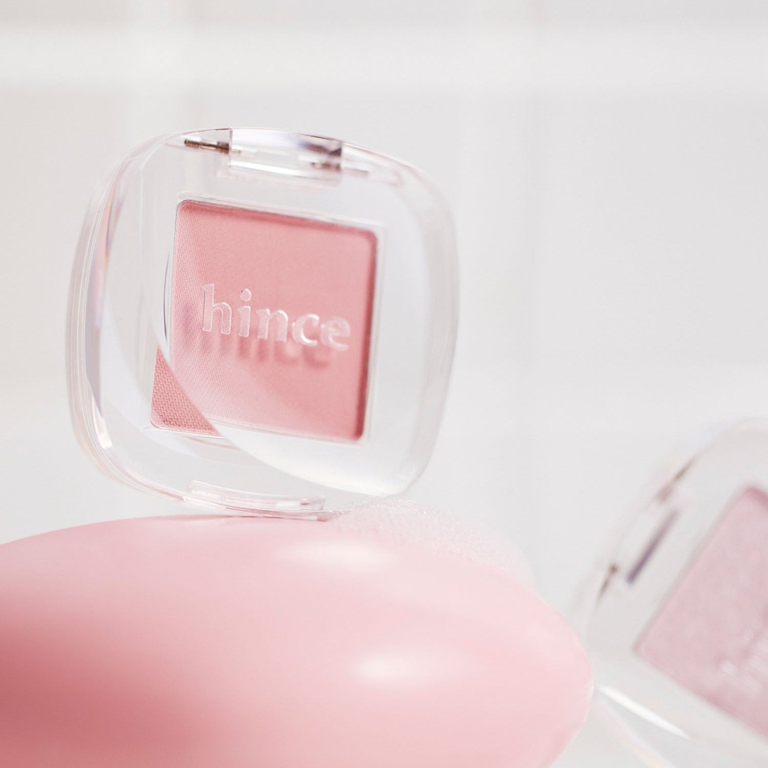 HINCE Single Eyeshadow in soft pink shade with clear packaging, enhancing your makeup look.
