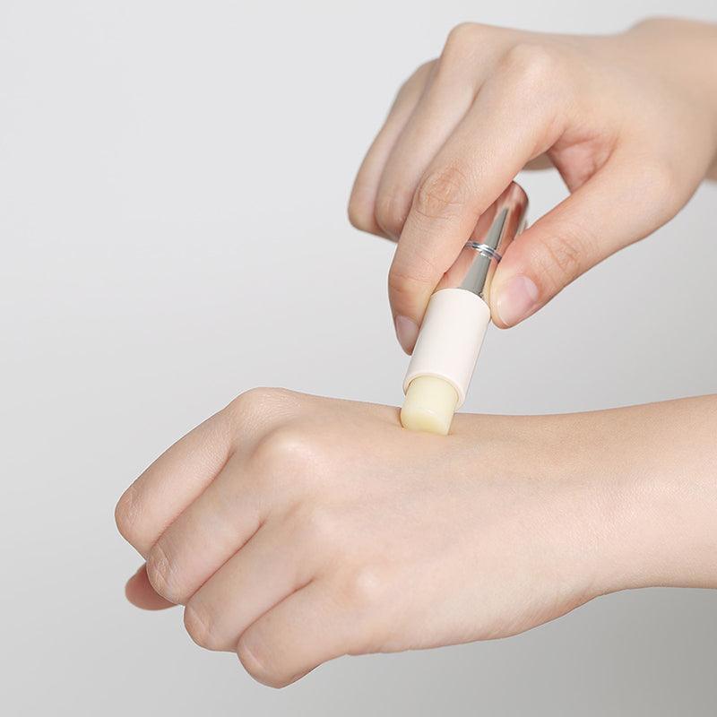 REJURAN Healer Calming Lip Balm 3.7g disponible sur Ma petite Coree, ton Eshop 100% K-beauty en direct de Seoul