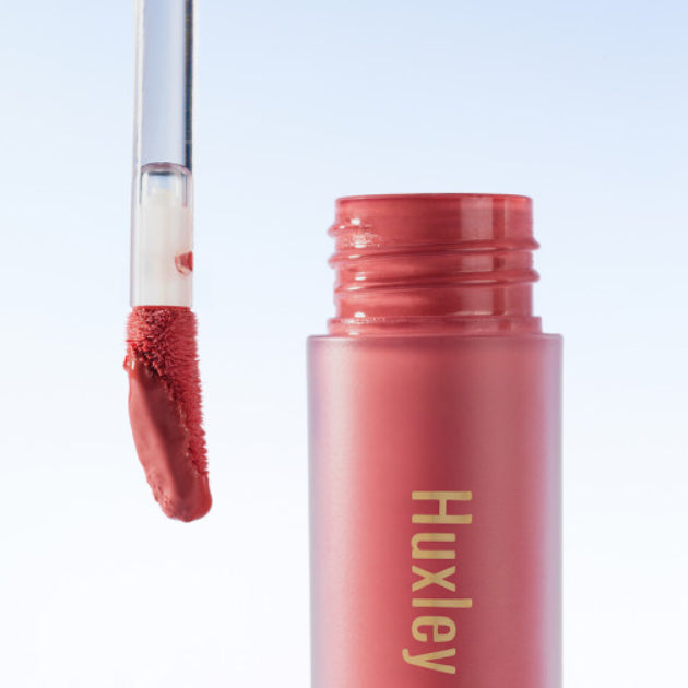 HUXLEY Blurry Tint Hidden Below - vibrant lip tint with applicator in soft pink shade